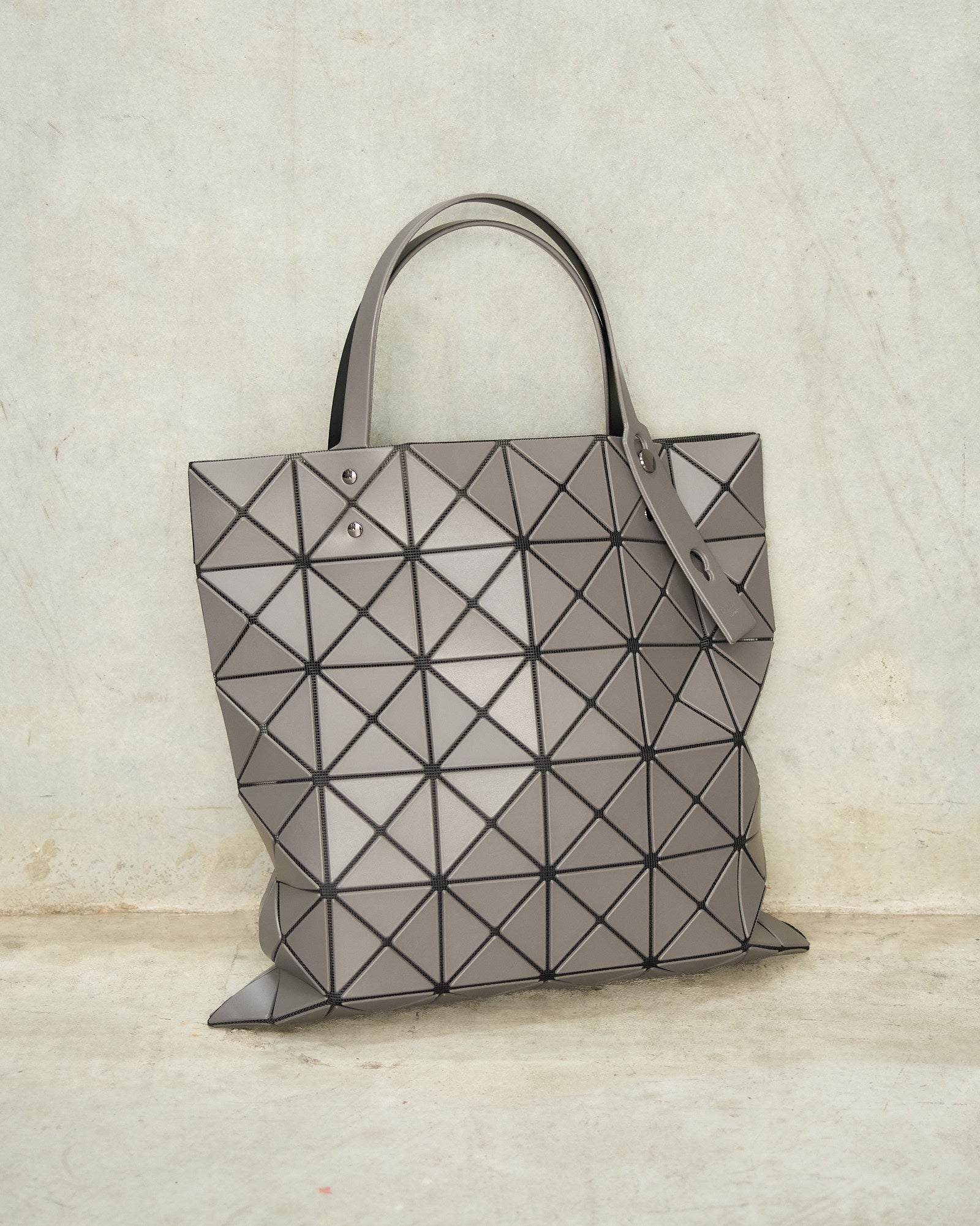 bao-bao-issey-miyake-charcoal-