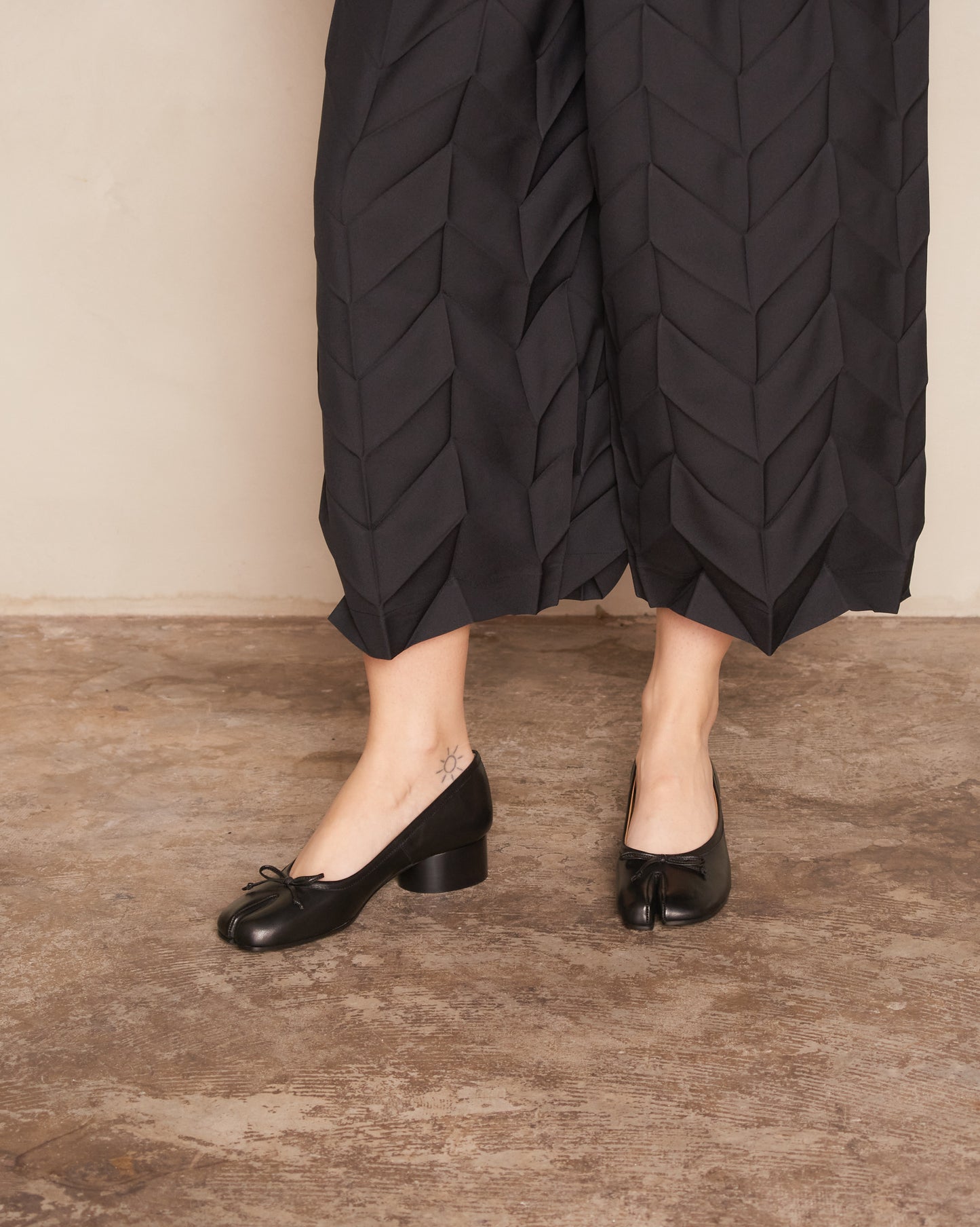 Black Tabi Ballerina Pumps