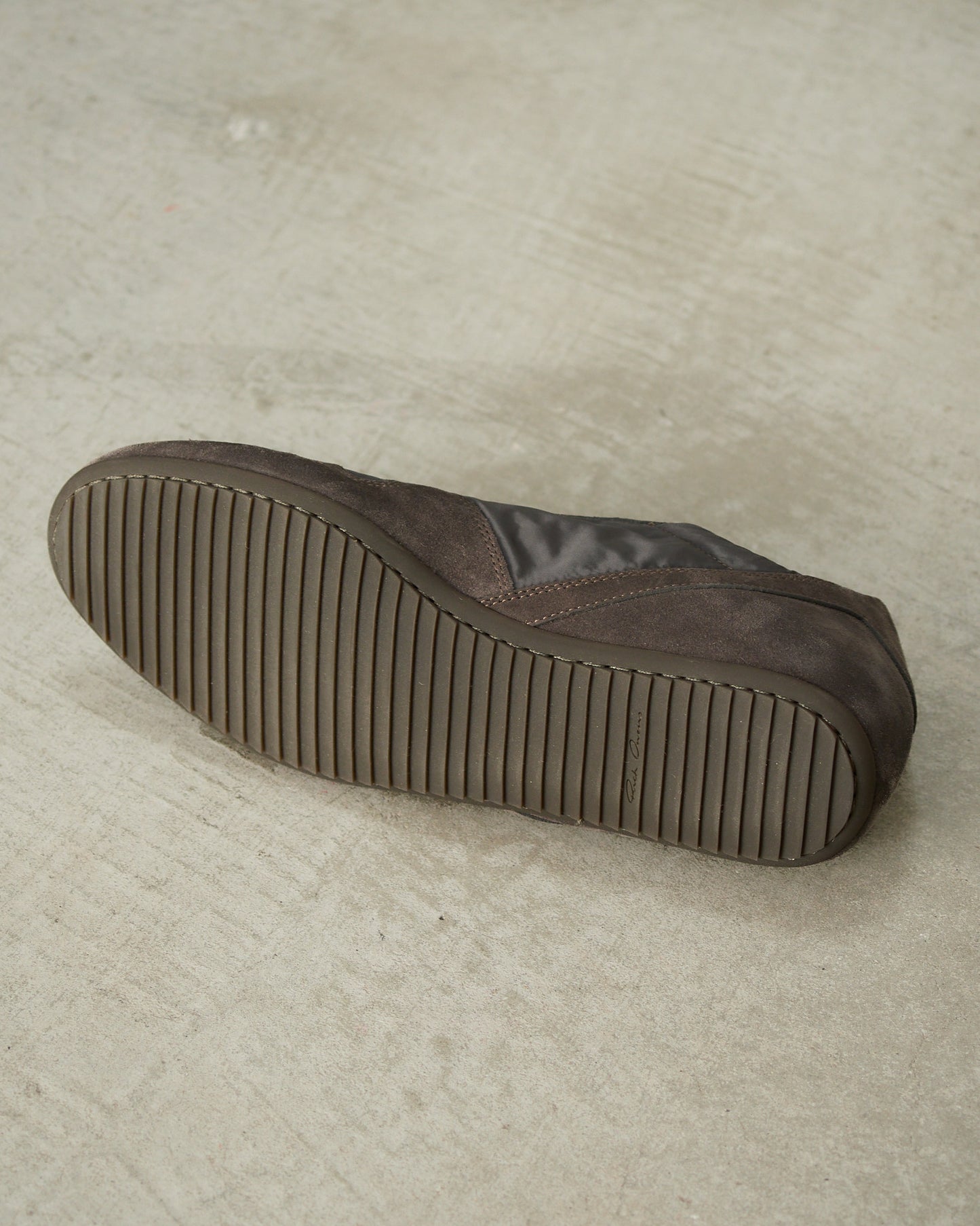 Dark Dust Minimal Sneakers