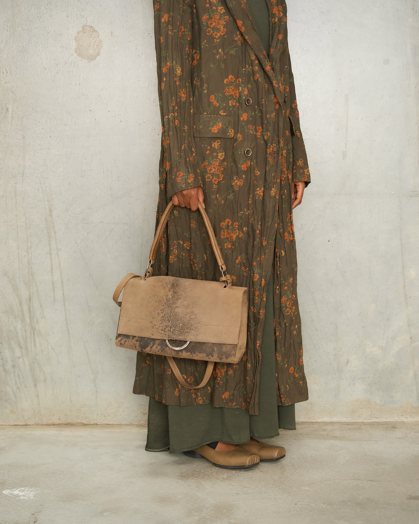 Silt Reverse Leather Shoulder M Bag