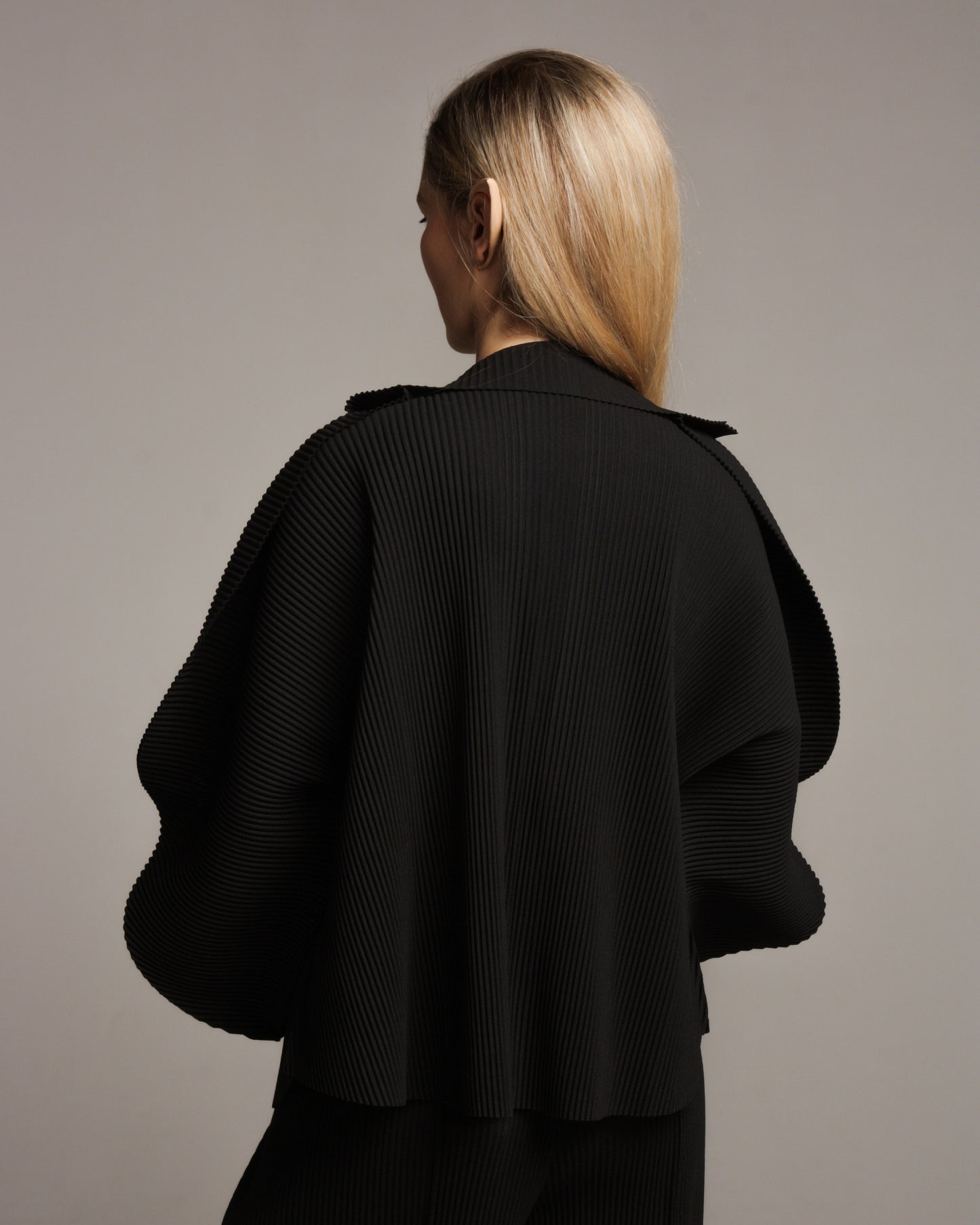 Arch Pleated Black Cardigan