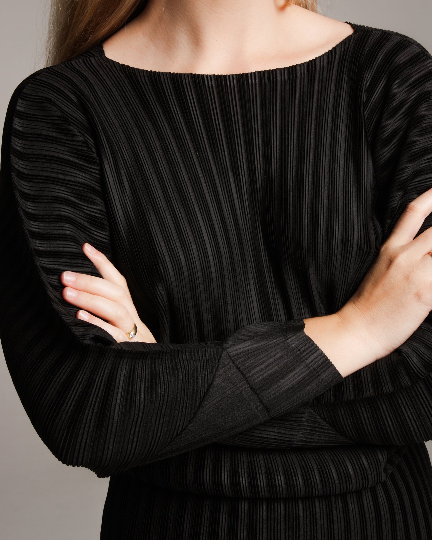 Rib Pleated Rounded Mid Sleeve Top