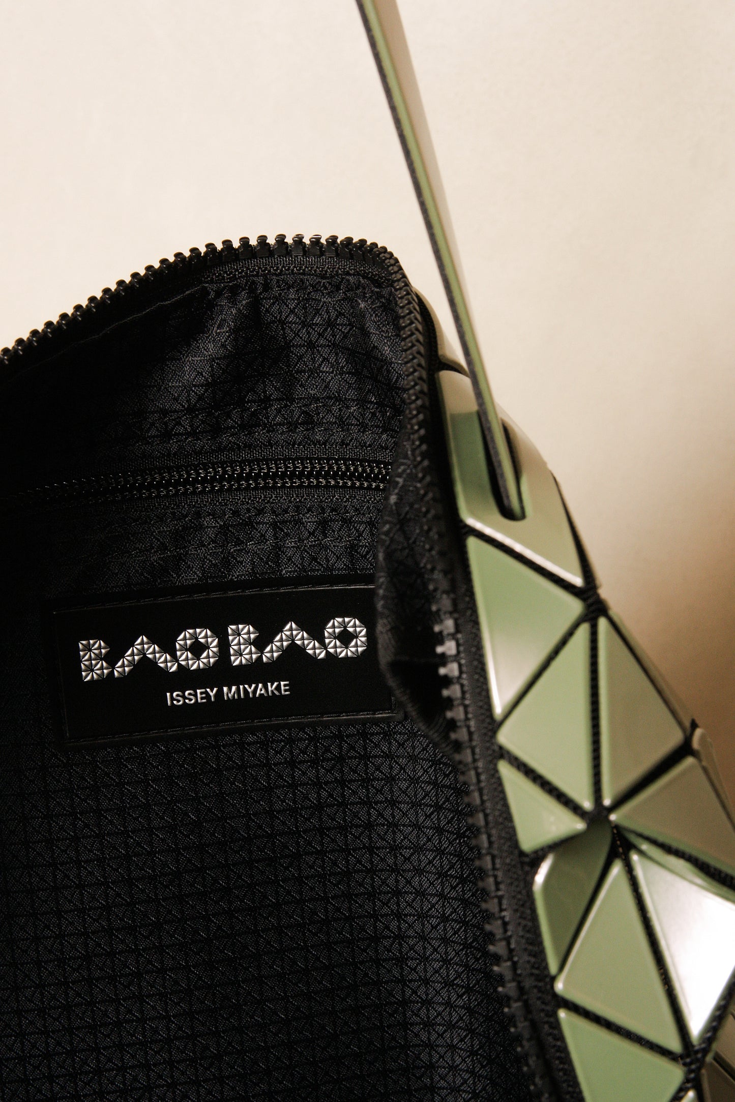 Metallic Row Hand Bag Glow Green