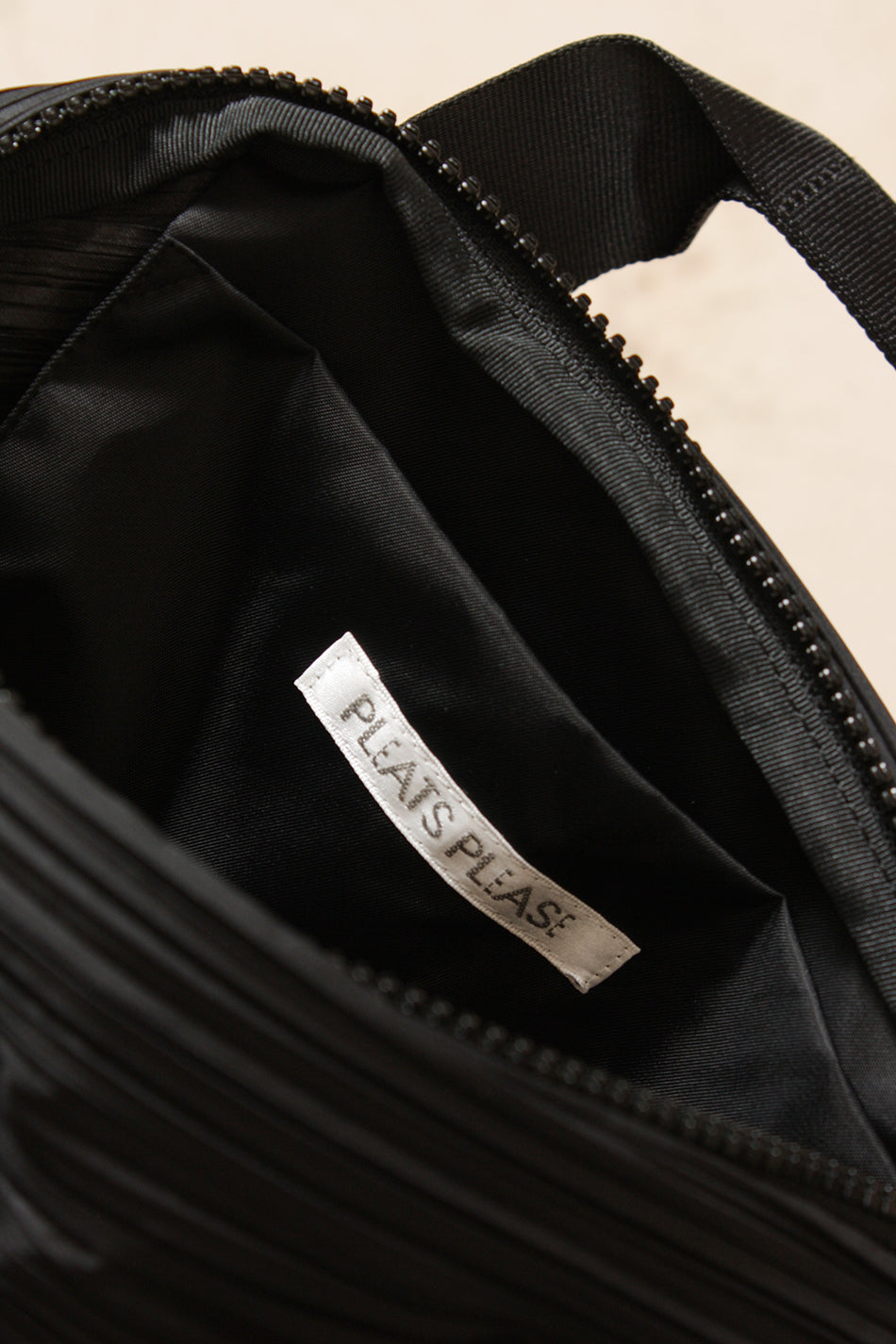 Pleated Carrybag Small Black