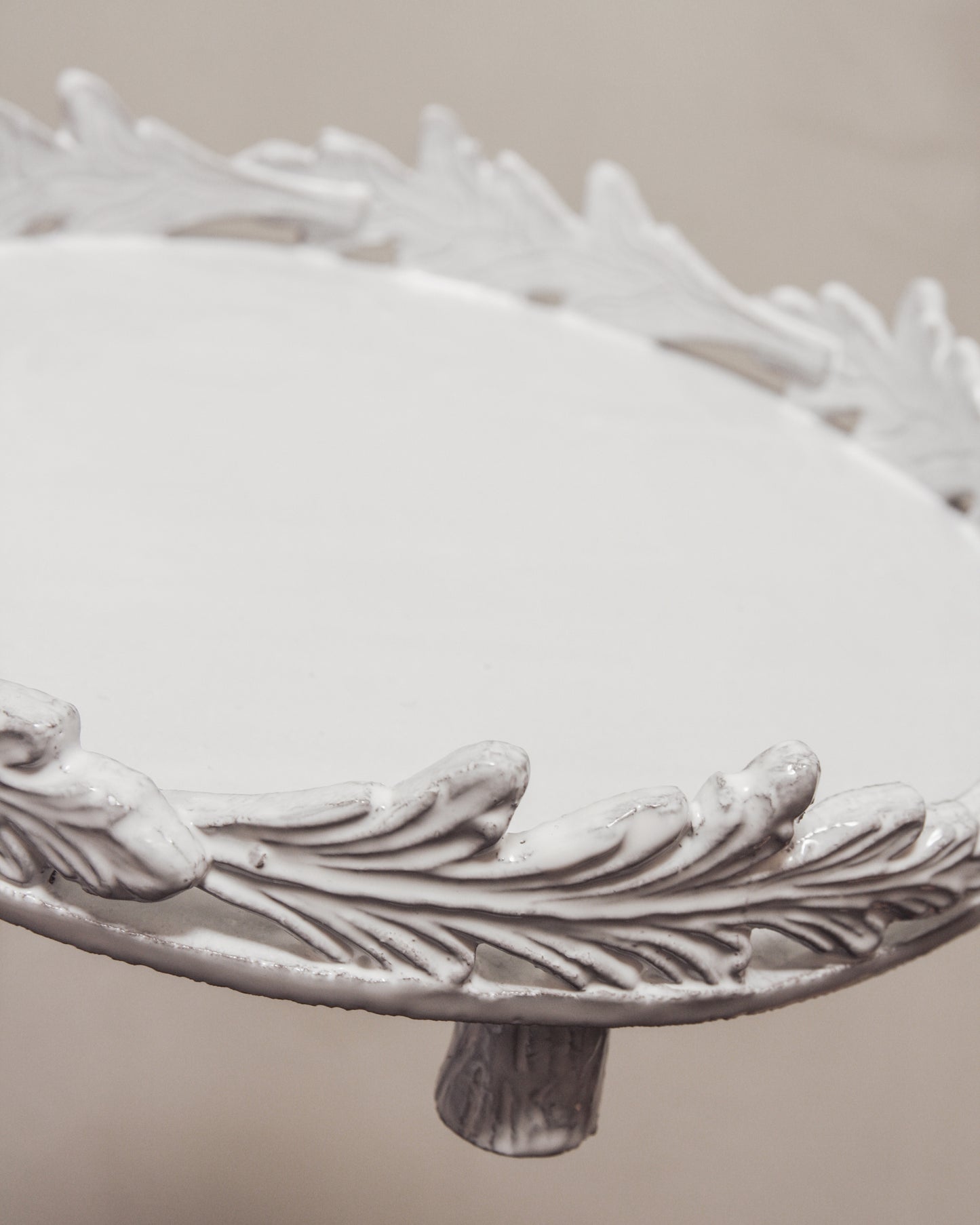 Round Leaf Wreath Platter