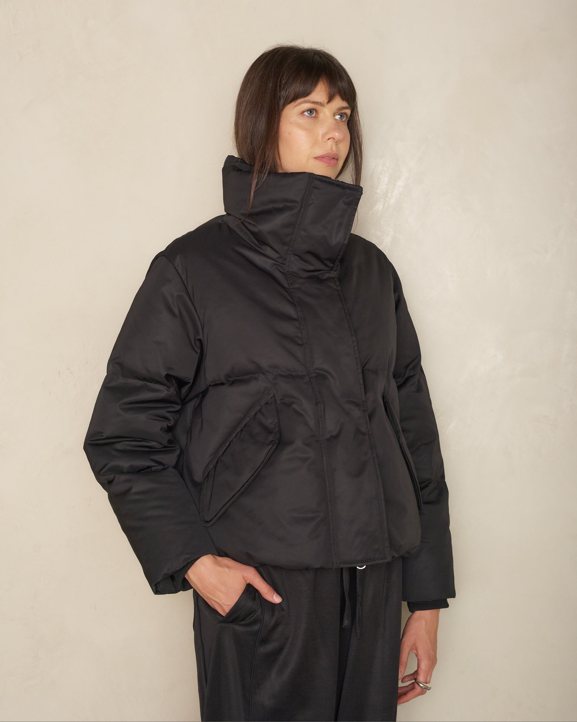 エムエムシックス メゾン マルジェラ MM6 Maison Margiela MM6 ダウンジャケット S52AM0304 S53057  （900/ブラック）