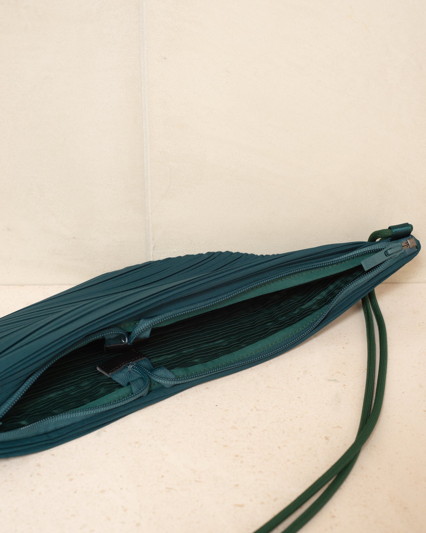 Dark Green Leaf Pleats Bag