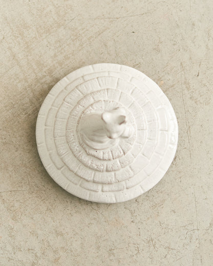 Grand Chalet Cat Candle Top
