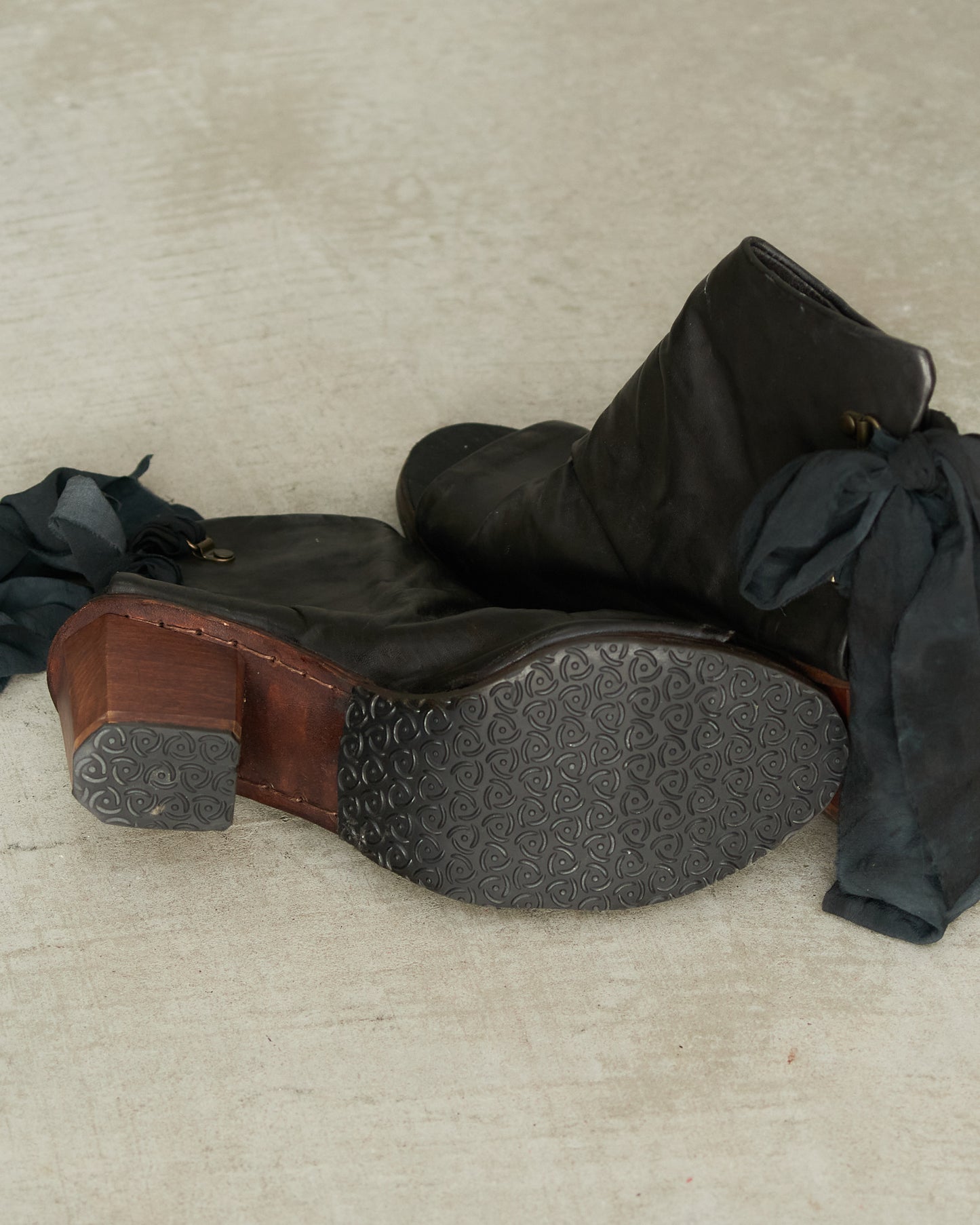 Atelier Inscrire Black Leather Frayed Ribbon Heels