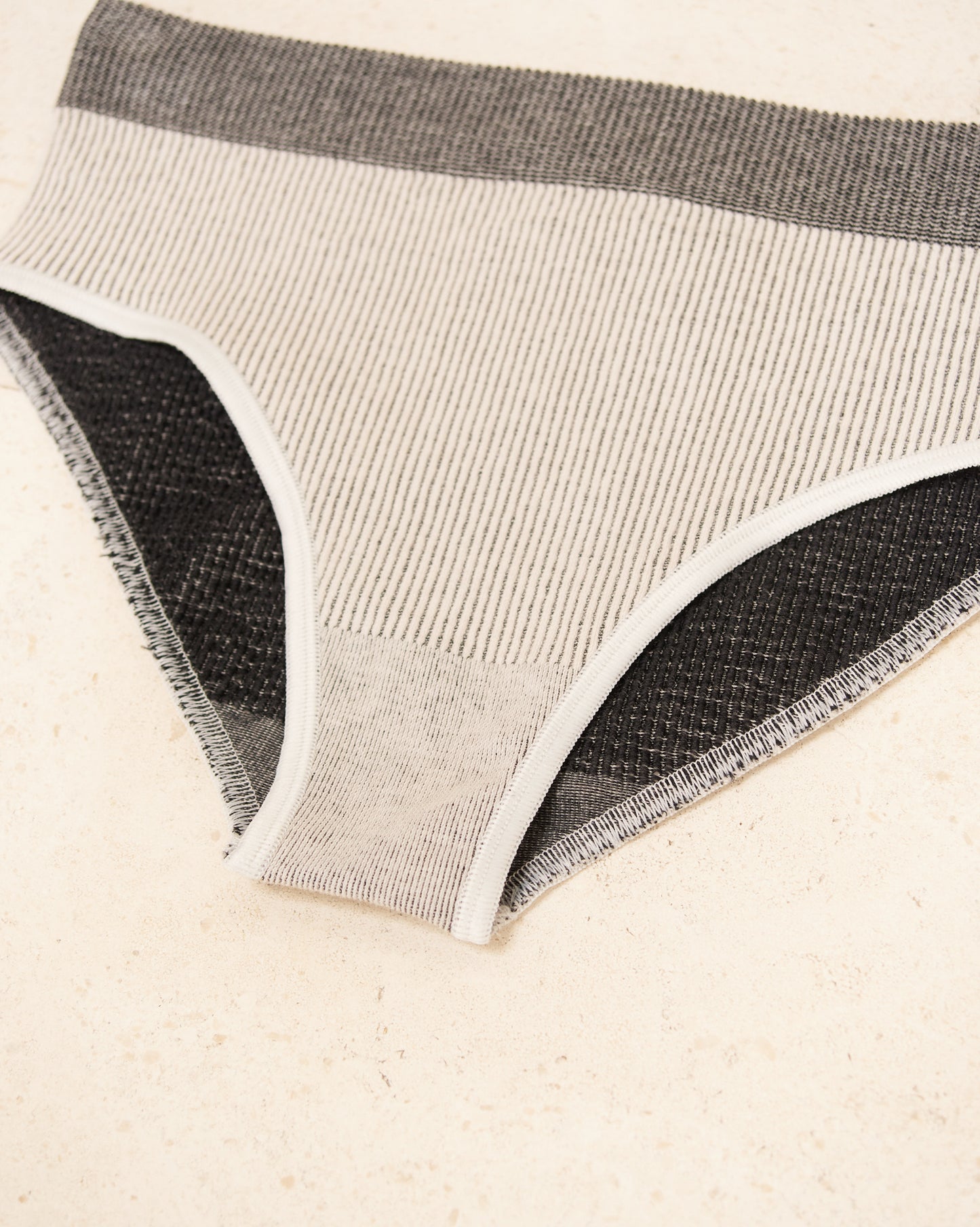 Fine Seamless Bell Pants