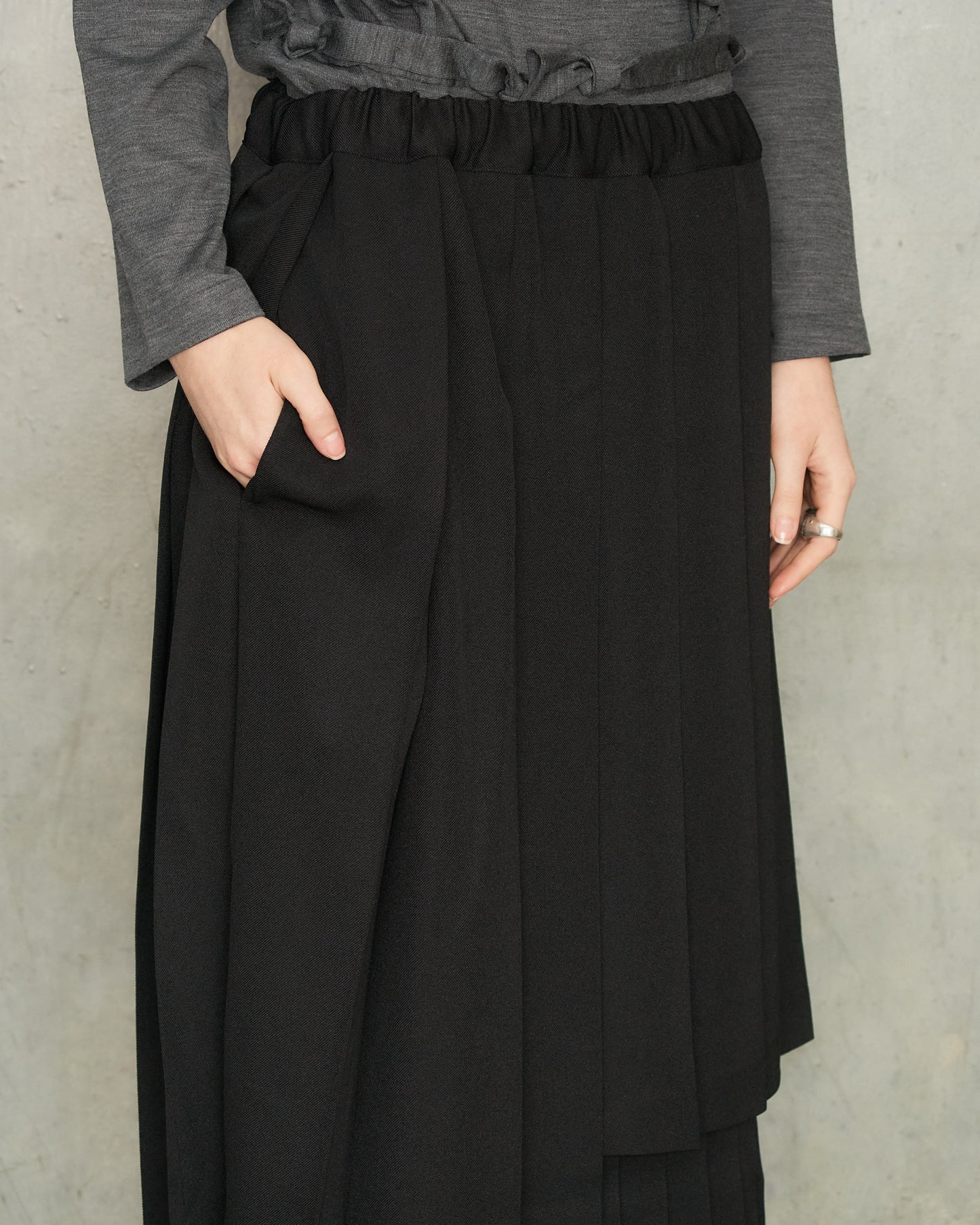 Black Layered Pleats Skirt