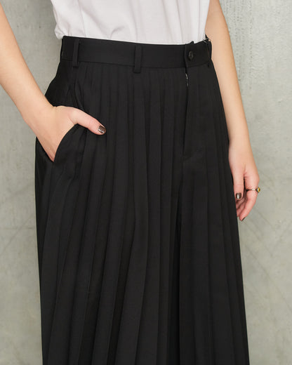 Black Pleated Long Shorts