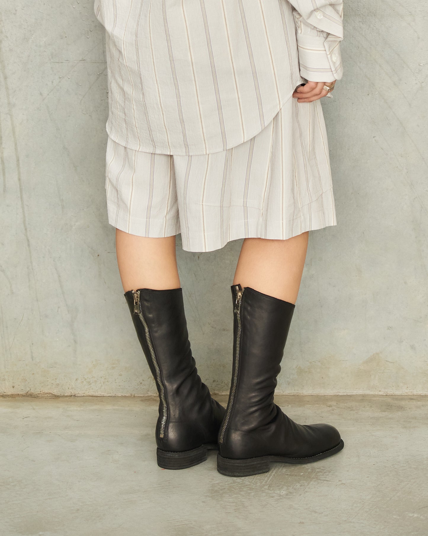 Black 989 Mid Back Zip Boots