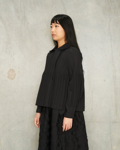 Black Soft Pleats Cropped Coat