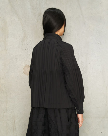 Black Soft Pleats Cropped Coat