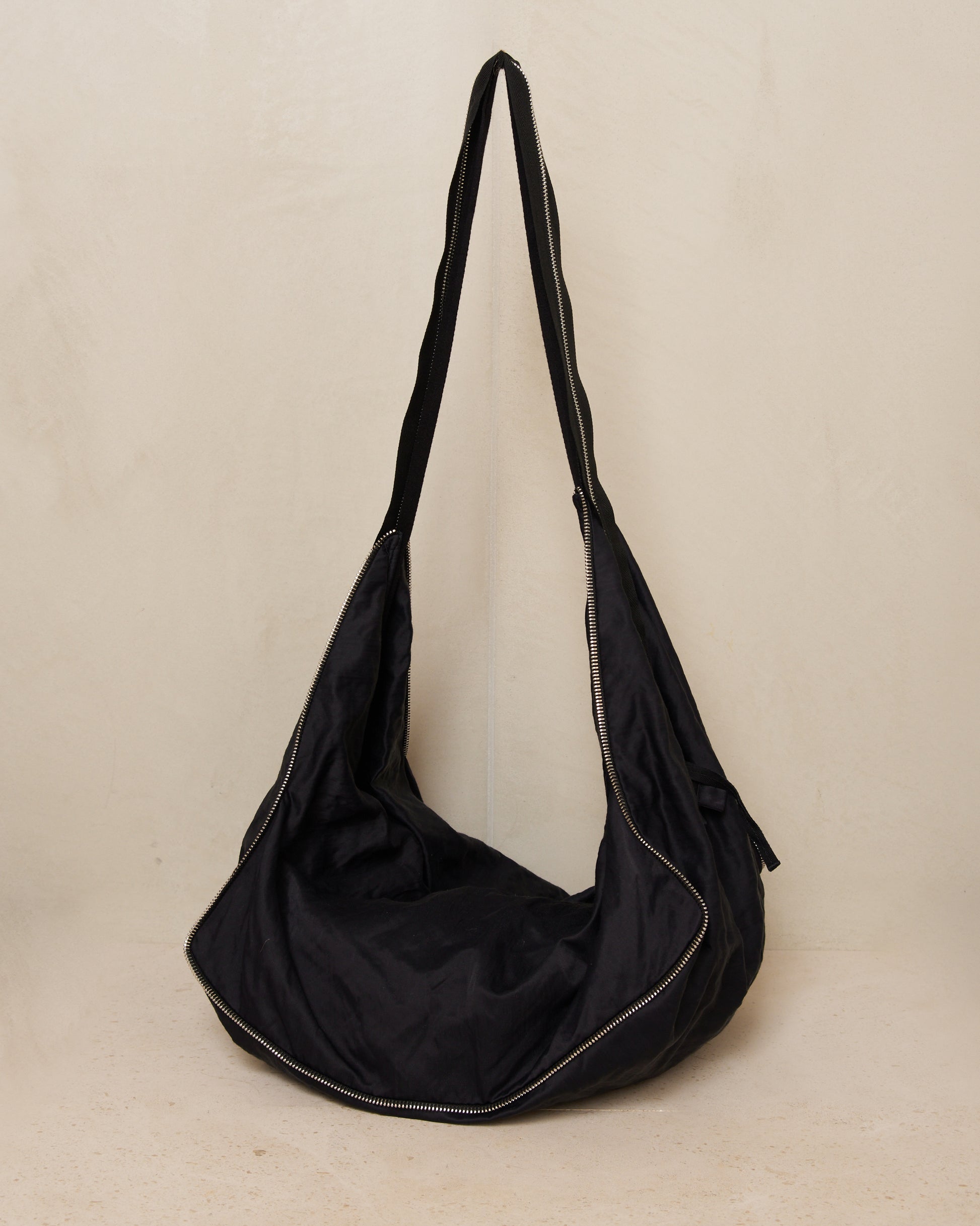 KIKO KOSTADINOV バッグ Pebble Black Cailleach Bag