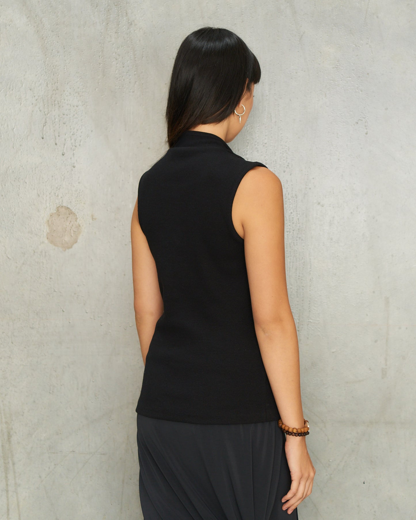 Black Asymmetric Fitted Top