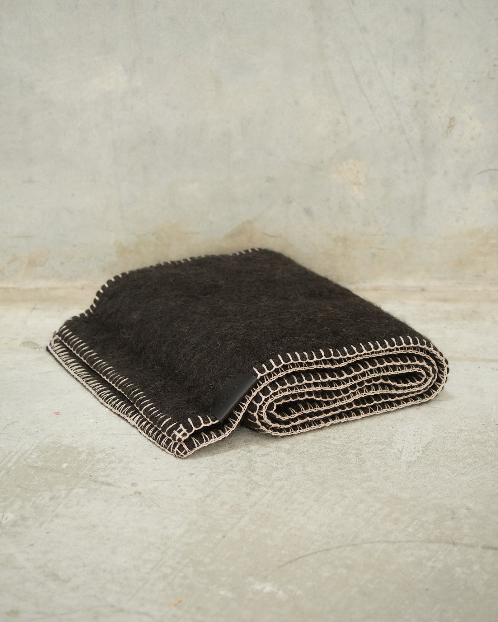 Lemaire Seal Brown Fluffy Scarf Brown AC1068 - DILETTANTE – Dilettante