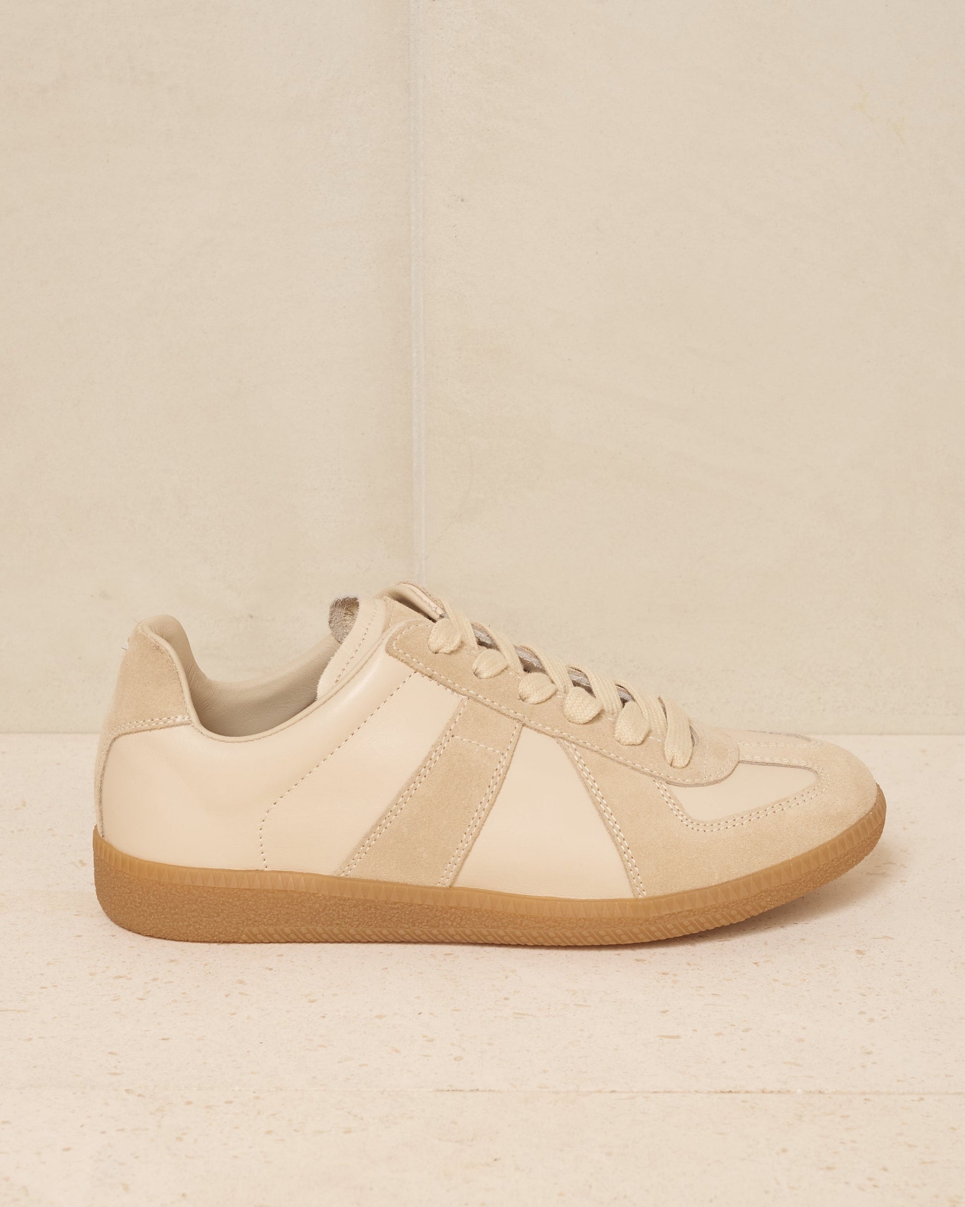 Beige Replica Sneaker – Dilettante