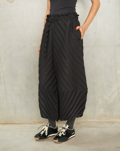 Black Angle Fold Pleats Trousers
