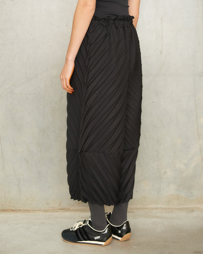 Black Angle Fold Pleats Trousers