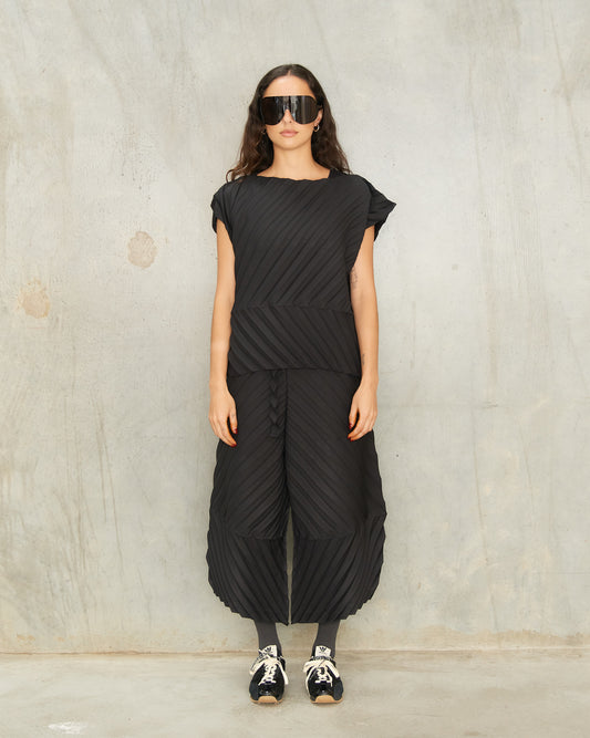 Black Angle Fold Pleats Trousers