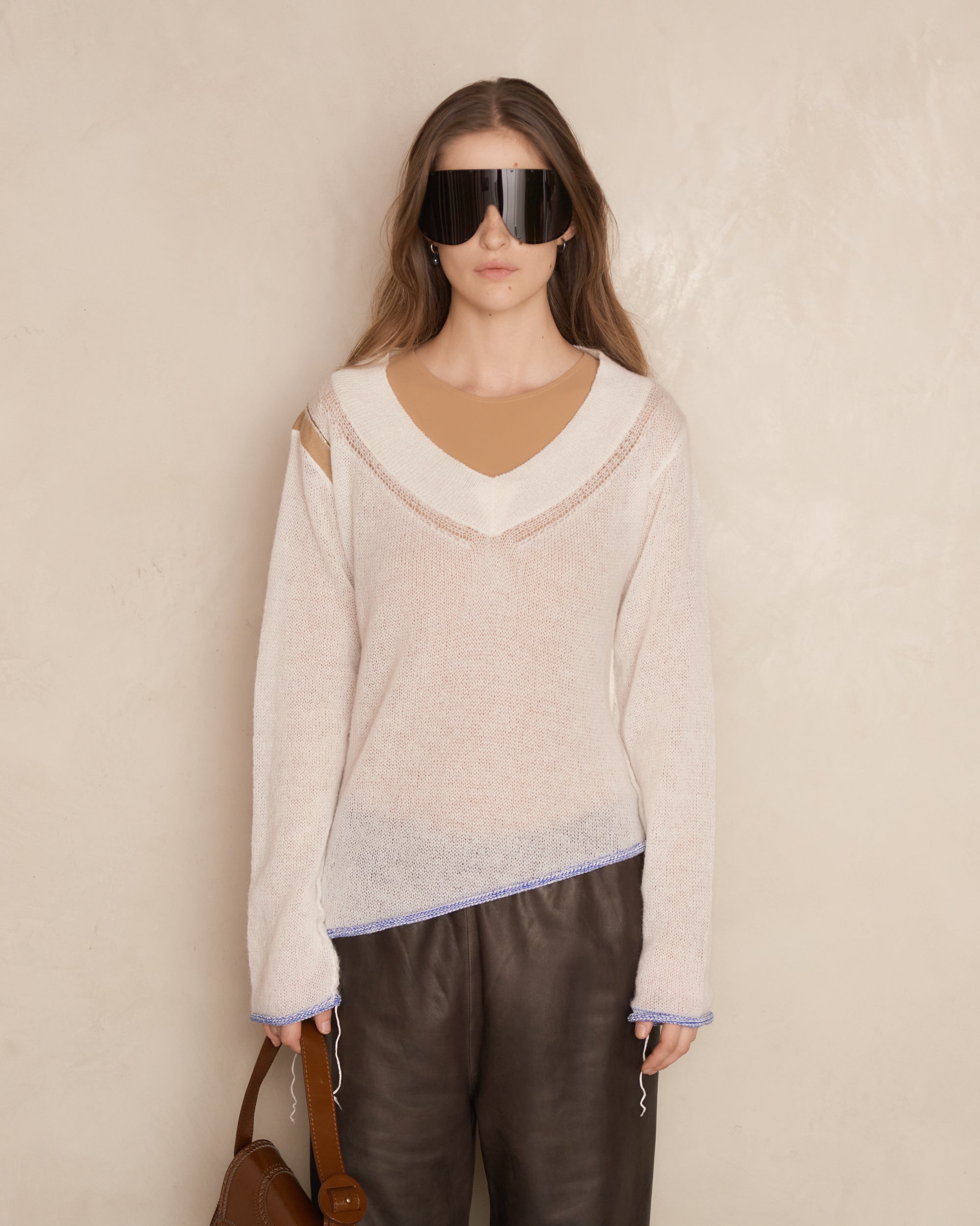 MM6 Maison Margiela White Subversive V-Neck knit sh2hn0002