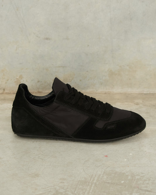 Black Minimal Sneakers