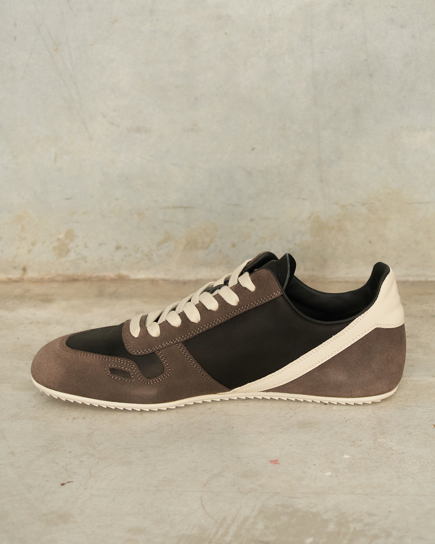 Dark Dust Milk Minimal Sneakers