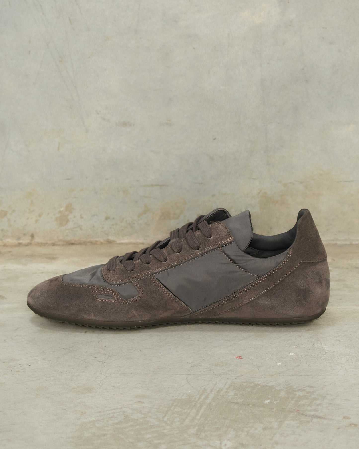 Dark Dust Minimal Sneakers