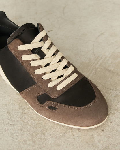 Dark Dust Milk Minimal Sneakers