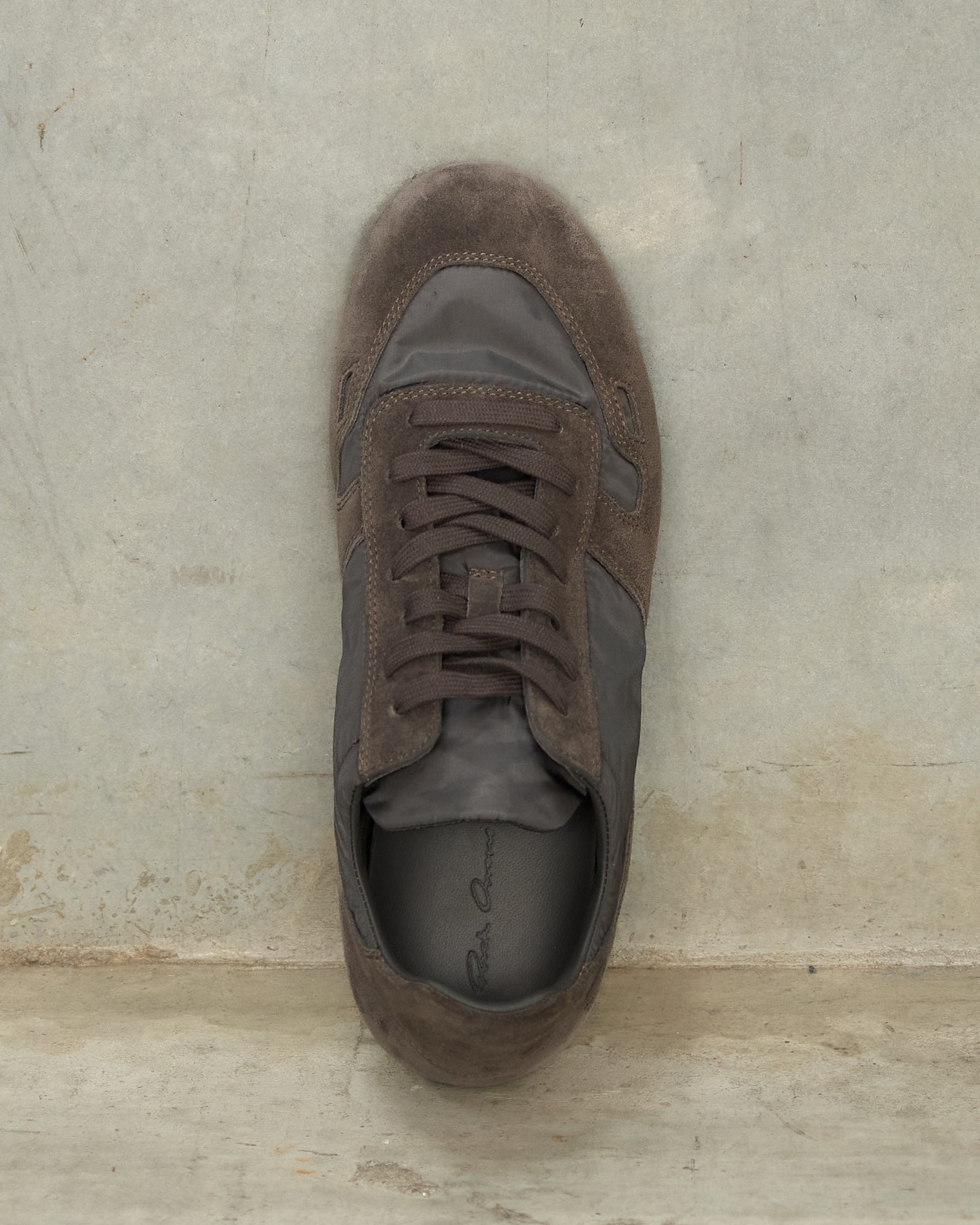 Dark Dust Minimal Sneakers