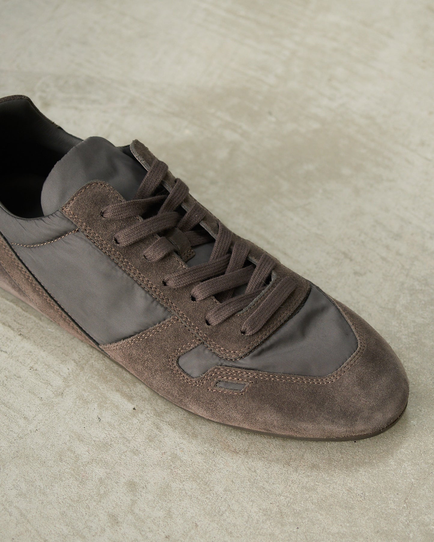 Dark Dust Minimal Sneakers