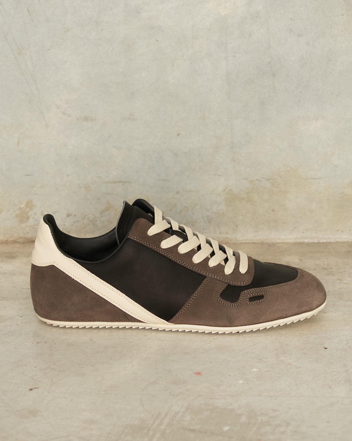 Dark Dust Milk Minimal Sneakers