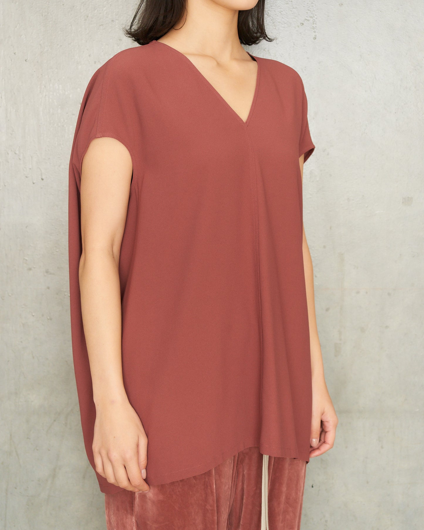 Rosewood V-Neck Floating Top