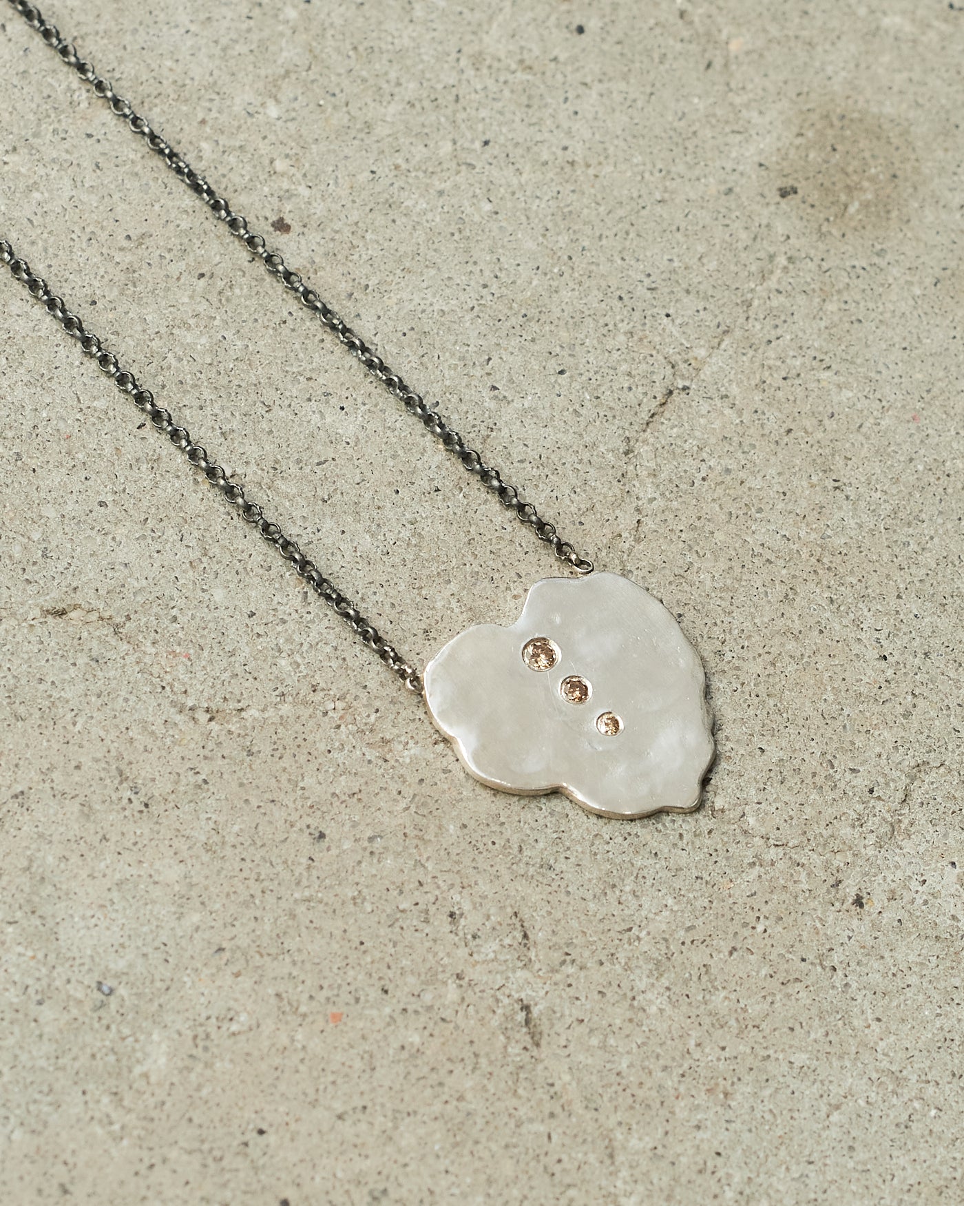 Pe Nabiz Silver Cognac Necklace