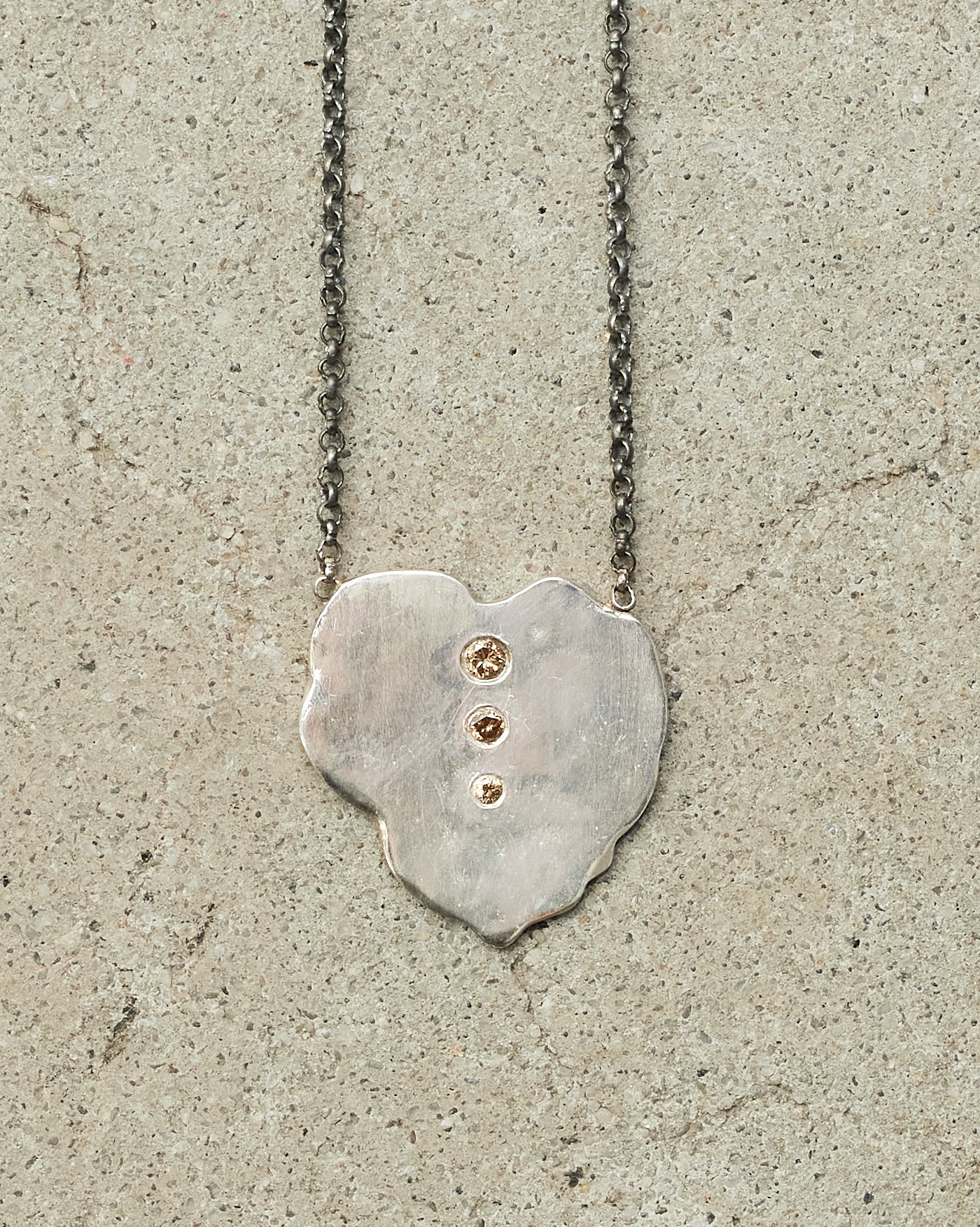 Pe Nabiz Silver Cognac Necklace