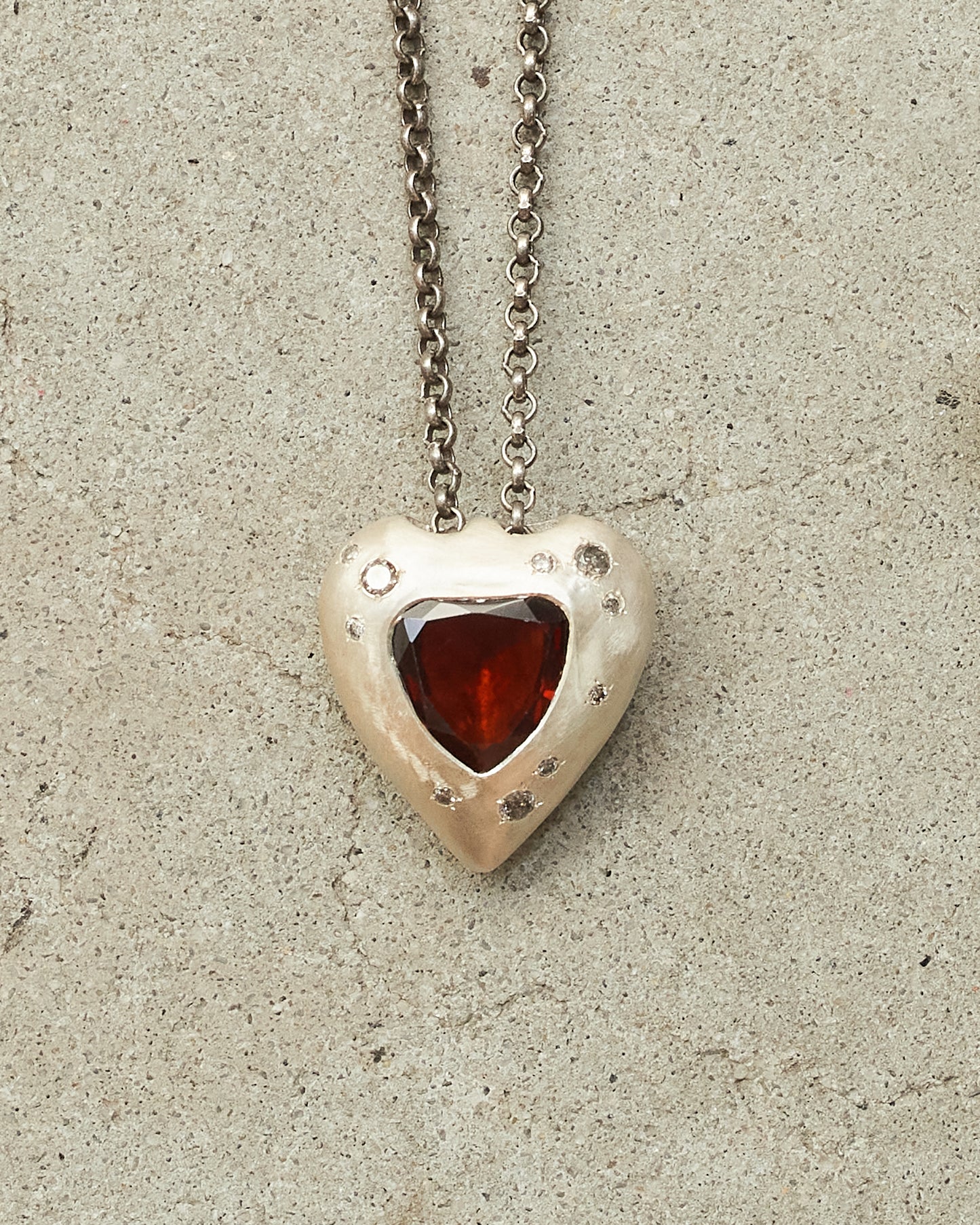 Pe Tender Love Garnet Necklace
