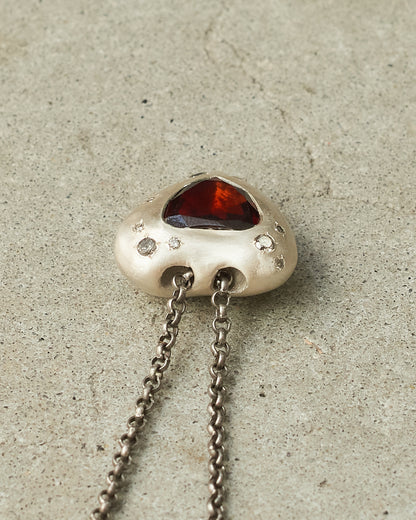 Pe Tender Love Garnet Necklace