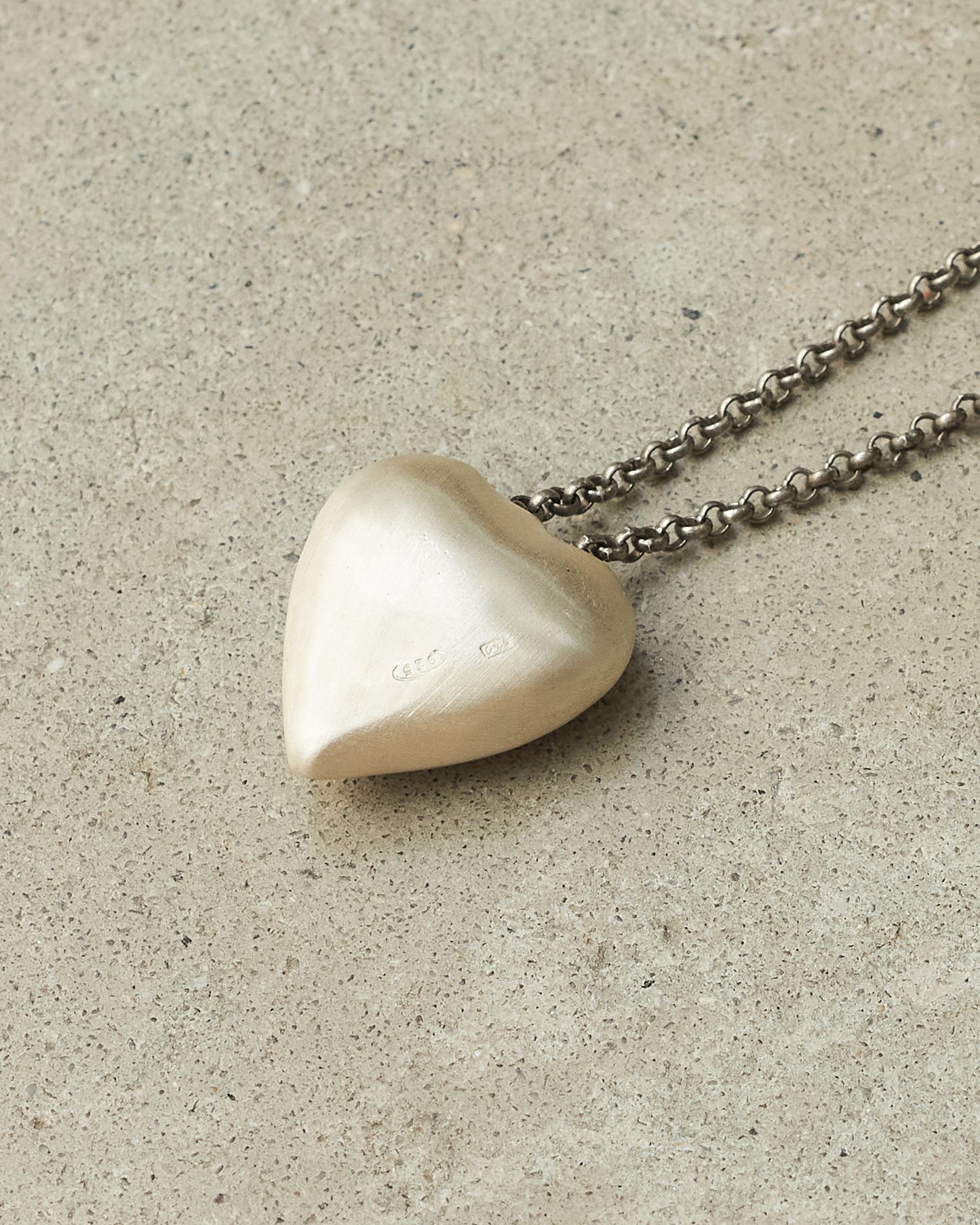 Pe Tender Love Garnet Necklace