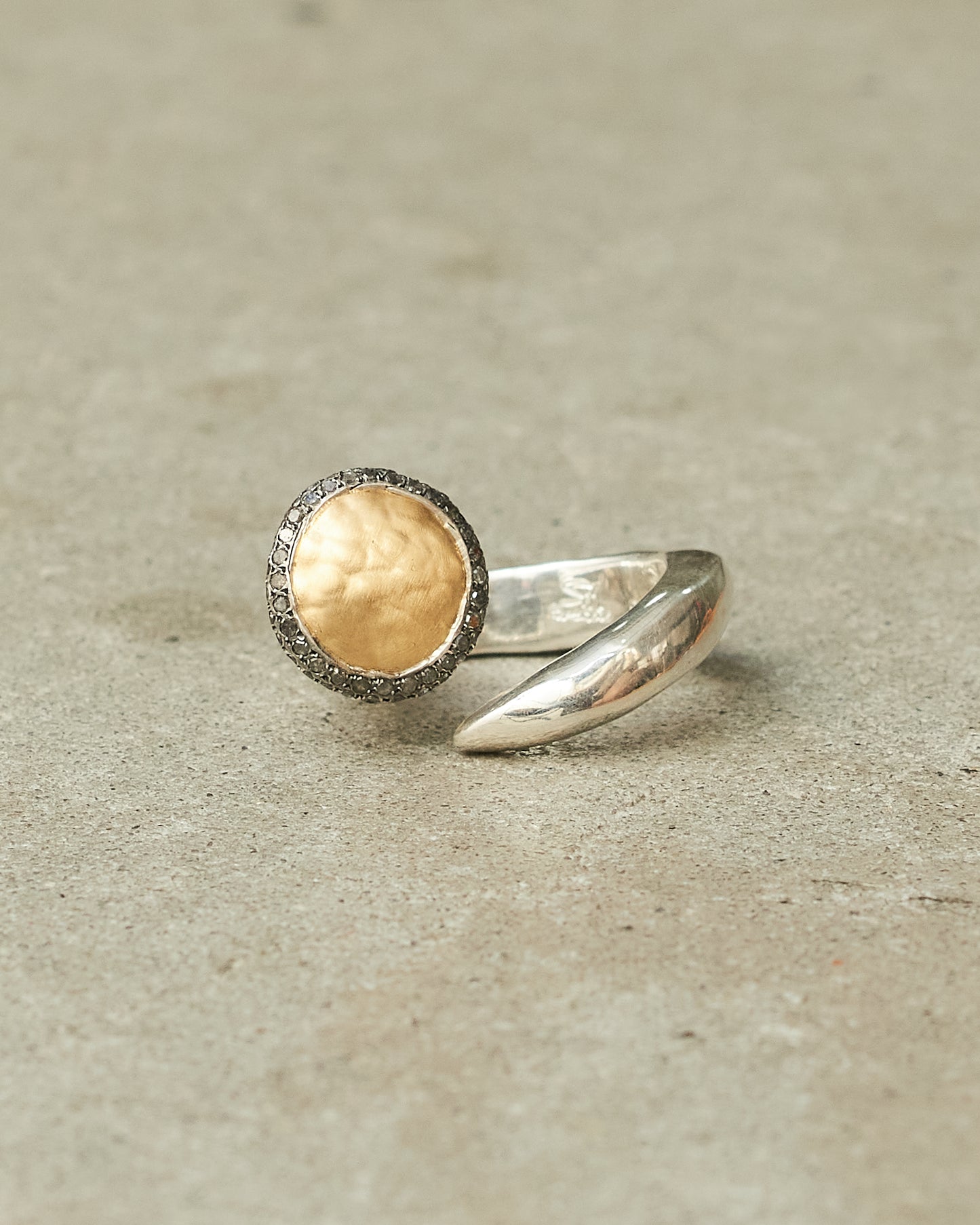Tove Yellow Gold Icy Grey Diamond Ring