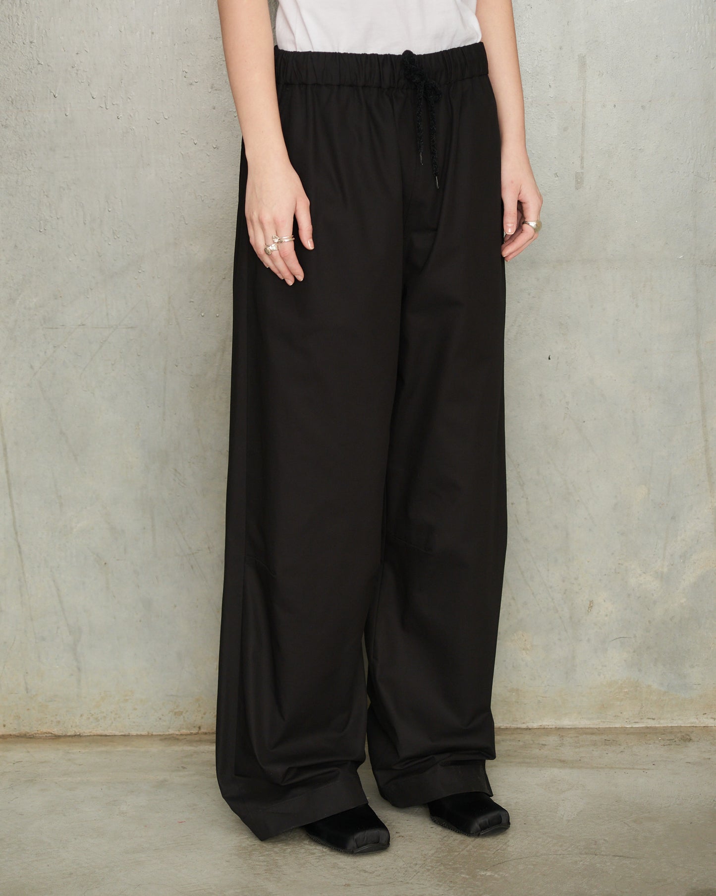 Black Daisy Knee Pleat Trousers
