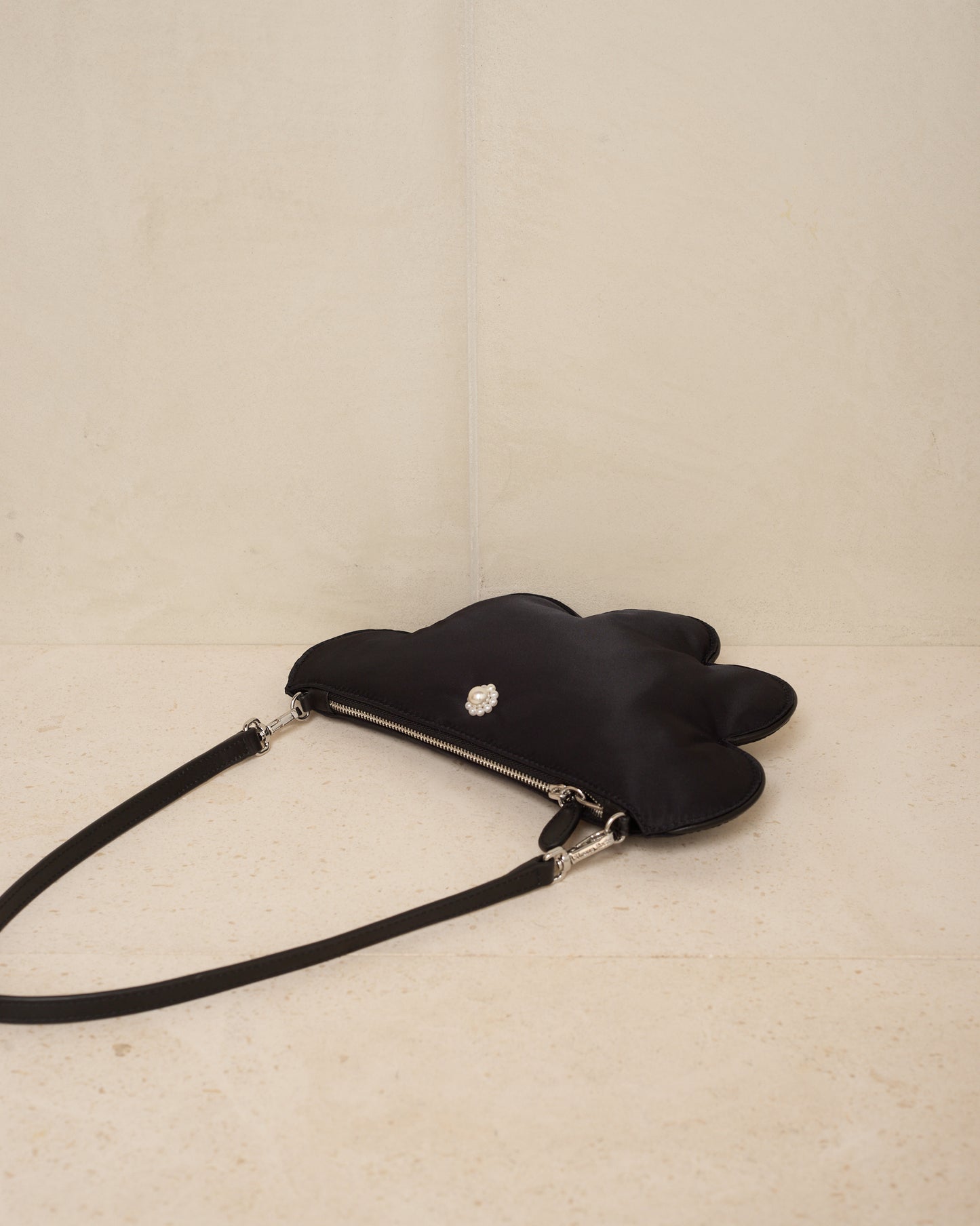 Black Pearl Daisy Shoulder Bag