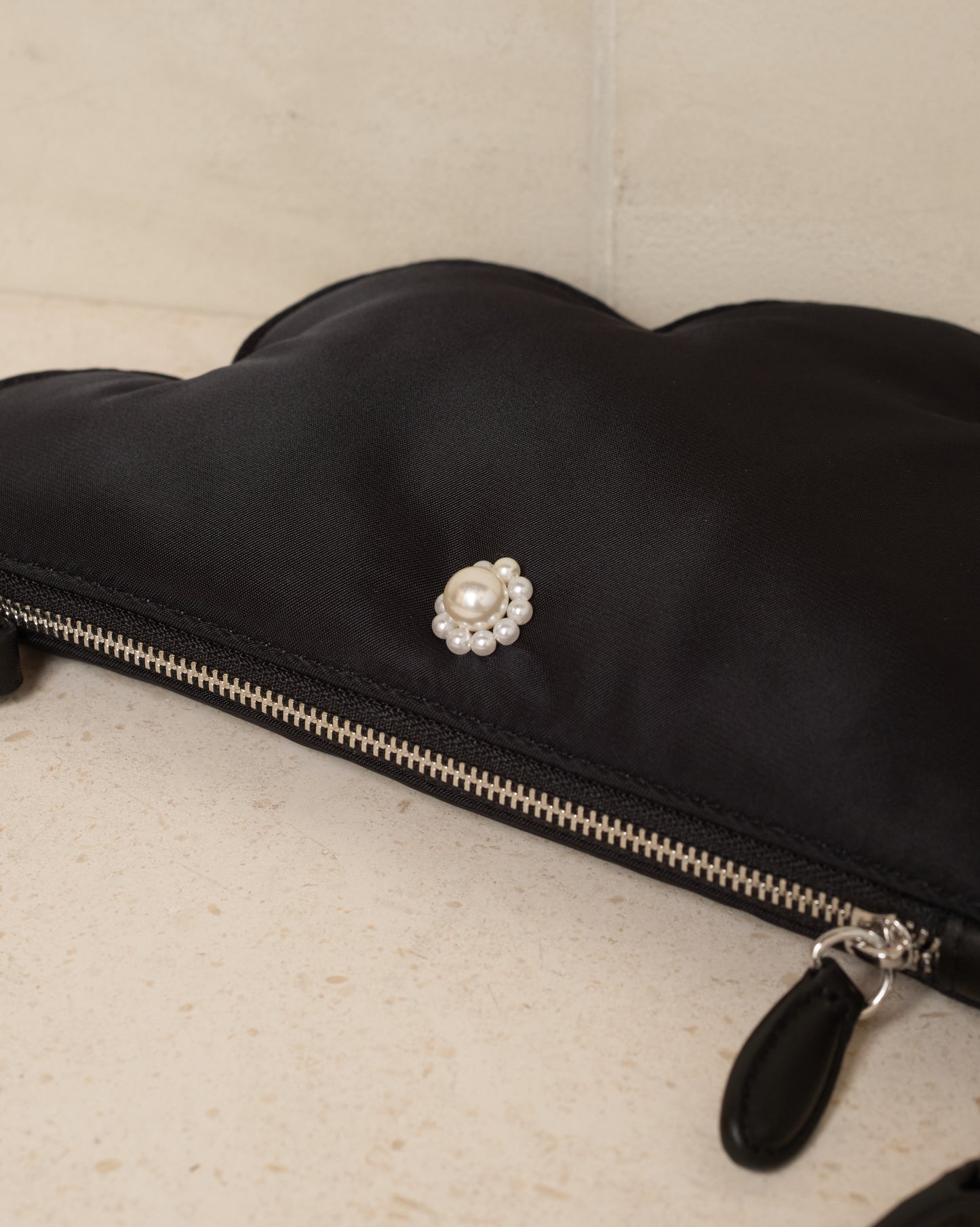Black Pearl Daisy Shoulder Bag