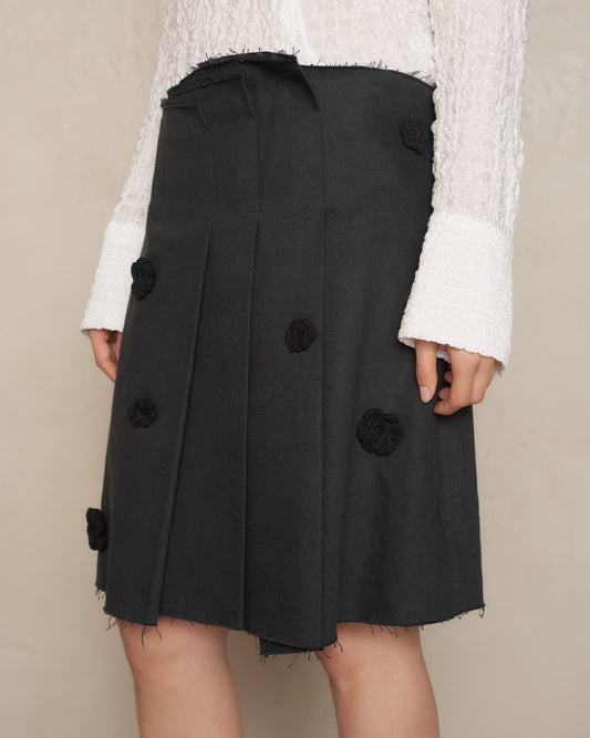 Black Daisy Pleated Mini Skirt