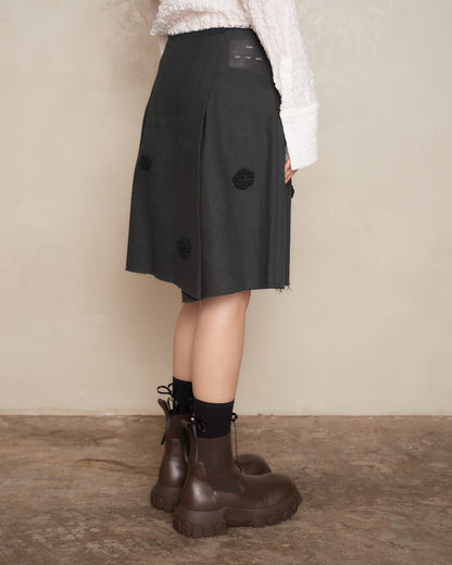 Black Daisy Pleated Mini Skirt