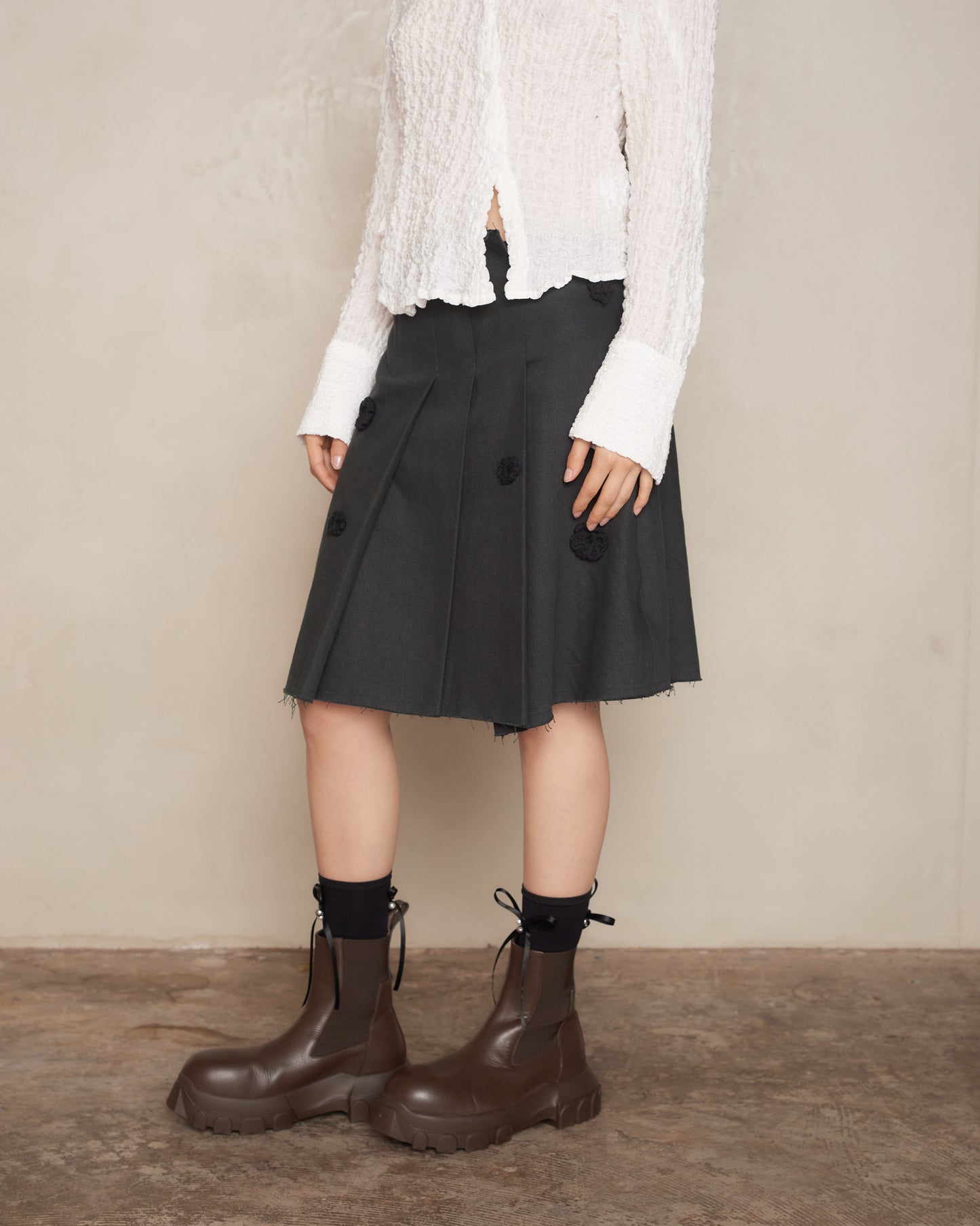 Black Daisy Pleated Mini Skirt