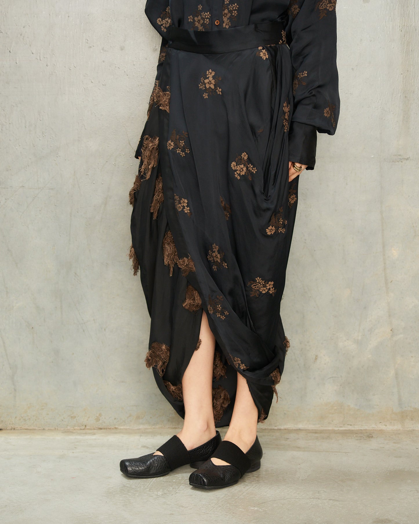 Black Embroidery Gink Skirt