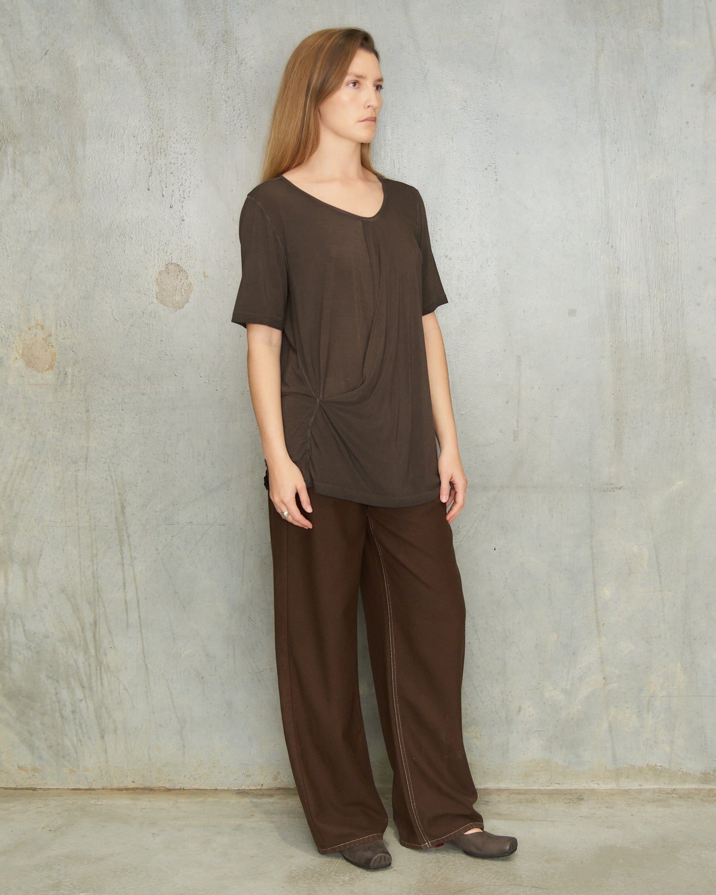 Brown Asymmetric Trap Top