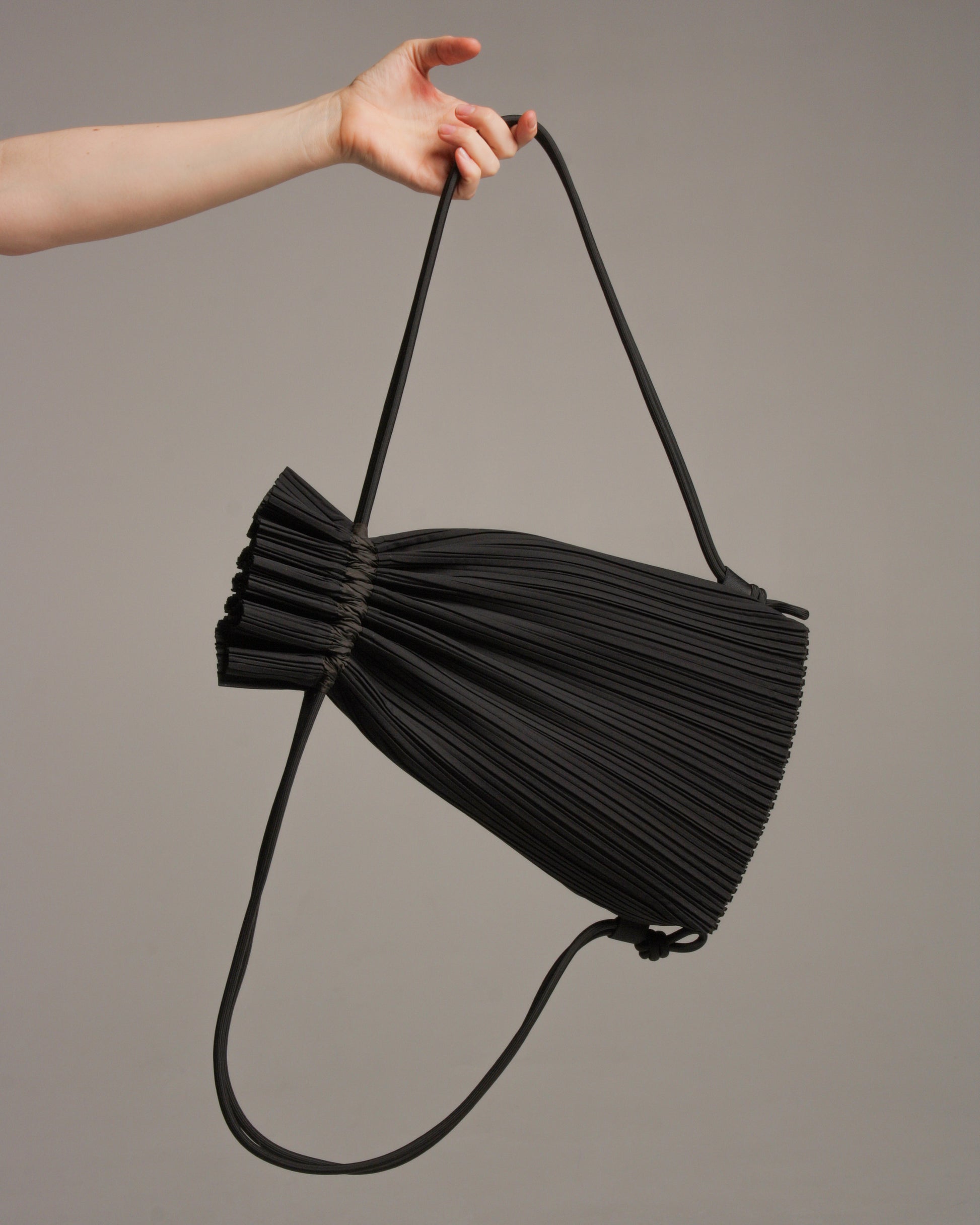 Black Drawstring Pleats Bag – Dilettante